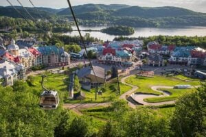 gondolas-view-village-lake-l